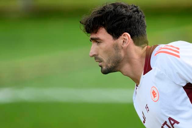 Mats Hummels of AS Roma during a training session the day before the Europa League football match between Tottenham and AS Roma at Centro Sportivo Fulvio Bernardini in Rome (Italy), November 27, 2024. AndreaxStaccioli