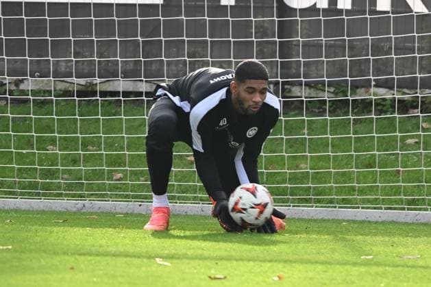 27 11 2024, xsltx, Football UEFA Europa League, Eintracht Frankfurt Training emspor, v l Kaua Santos TW Eintracht Frankfurt DFL DFB REGULATIONS PROHIBIT ANY USE OF PHOTOGRAPHS as IMAGE SEQUENCES and or QUASI VIDEO