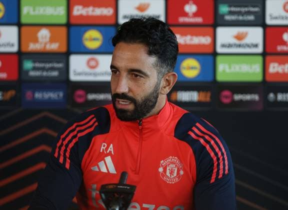 - Manchester United, ManU Training, UEFA Europa League 2024 25, League Phase, MD5 training Session at Carrington Training Ground, Manchester, UK - 27th November 2024. (C) Daniel Weir Crystal Pix Ruben Amorim Manager of Manchester United in his pre match press conference, PK, Pressekonferenz - Manchester United Training, UEFA Europa League 2024 25, League Phase, MD5 training Session at Carrington Training Ground, Manchester, UK - 27th November 2024. (C) Daniel Weir Crystal Pix Manchester Carrington Training Ground UK Copyright: xDanxWeirx CP_Manchester_United_Training_34