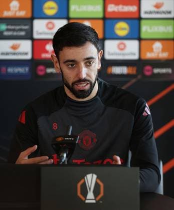 - Manchester United, ManU Training, UEFA Europa League 2024 25, League Phase, MD5 training Session at Carrington Training Ground, Manchester, UK - 27th November 2024. (C) Daniel Weir Crystal Pix Bruno Fernandes of Manchester United in his pre match press conference, PK, Pressekonferenz - Manchester United Training, UEFA Europa League 2024 25, League Phase, MD5 training Session at Carrington Training Ground, Manchester, UK - 27th November 2024. (C) Daniel Weir Crystal Pix Manchester Carrington Training Ground UK Copyright: xDanxWeirx CP_Manchester_United_Training_38