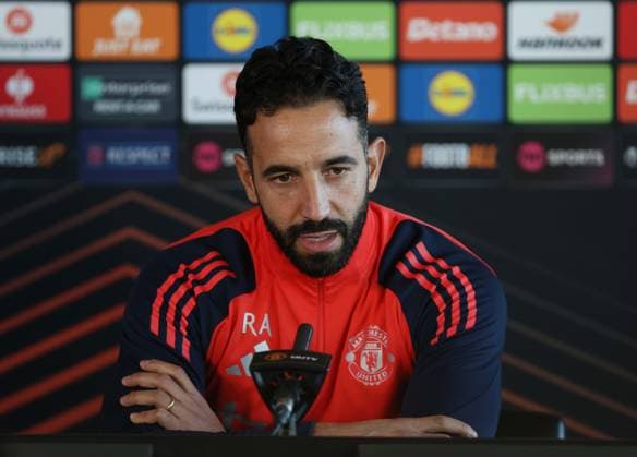 - Manchester United, ManU Training, UEFA Europa League 2024 25, League Phase, MD5 training Session at Carrington Training Ground, Manchester, UK - 27th November 2024. (C) Daniel Weir Crystal Pix Ruben Amorim Manager of Manchester United in his pre match press conference, PK, Pressekonferenz - Manchester United Training, UEFA Europa League 2024 25, League Phase, MD5 training Session at Carrington Training Ground, Manchester, UK - 27th November 2024. (C) Daniel Weir Crystal Pix Manchester Carrington Training Ground UK Copyright: xDanxWeirx CP_Manchester_United_Training_45