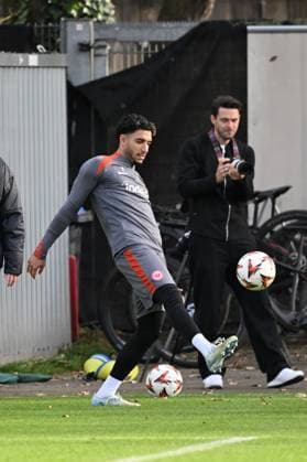 27 11 2024, xsltx, Football UEFA Europa League, Eintracht Frankfurt Training emspor, v l Omar Marmoush Eintracht Frankfurt DFL DFB REGULATIONS PROHIBIT ANY USE OF PHOTOGRAPHS as IMAGE SEQUENCES and or QUASI VIDEO