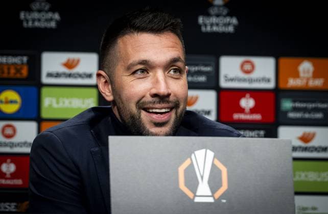 SAN SEBASTIAN - Ajax coach Francesco Farioli during the press conference, PK, Pressekonferenz in the press room of the Reale Arena (Estadio Anoeta) prior to Ajax s Europa League match against Real Sociedad. ANP TOBIAS KLEUVER xVIxANPxSportx xxANPxIVx 514398246 originalFilename: 514398246.jpg