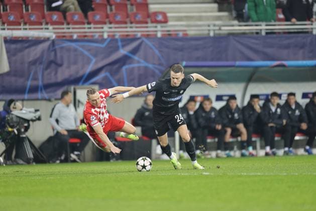 SOCCER - UEFA CL, Sturm vs Girona KLAGENFURT,AUSTRIA,27.NOV.24 - SOCCER - UEFA Champions League, SK Sturm Graz vs Girona FC. Image shows Dimitri Lavalee (Sturm) and Viktor Tsygankov (Girona).  GEPAxpictures xMatthiasxTrinkl