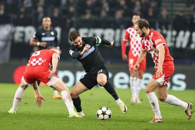 SOCCER - UEFA CL, Sturm vs Girona KLAGENFURT,AUSTRIA,27.NOV.24 - SOCCER - UEFA Champions League, SK Sturm Graz vs Girona FC. Image shows Viktor Tsygankov (Girona), Otar Kiteishvili (Sturm) and Daley Blind (Girona).  GEPAxpictures xChrisxBauer