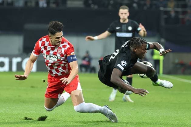 SOCCER - UEFA CL, Sturm vs Girona KLAGENFURT,AUSTRIA,27.NOV.24 - SOCCER - UEFA Champions League, SK Sturm Graz vs Girona FC. Image shows Juanpe (Girona) and Seedy Jatta (Sturm).  GEPAxpictures xChrisxBauer