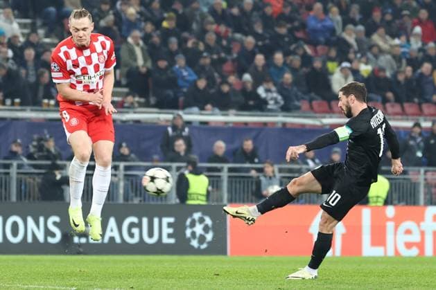 SOCCER - UEFA CL, Sturm vs Girona KLAGENFURT,AUSTRIA,27.NOV.24 - SOCCER - UEFA Champions League, SK Sturm Graz vs Girona FC. Image shows Viktor Tsygankov (Girona) and Otar Kiteishvili (Sturm).  GEPAxpictures xChrisxBauer