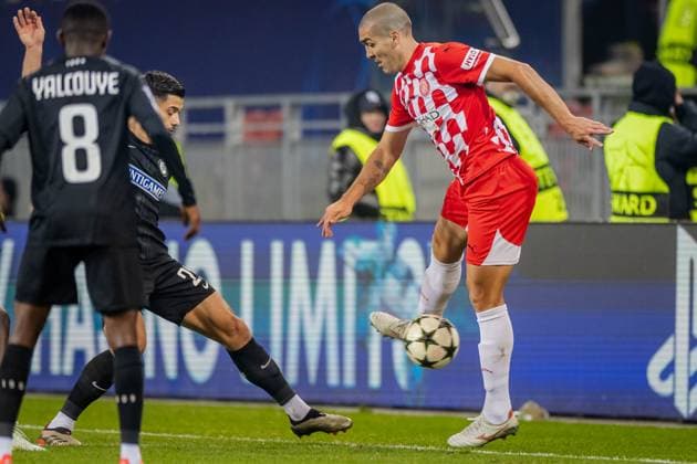 SOCCER - UEFA CL, Sturm vs Girona KLAGENFURT,AUSTRIA,27.NOV.24 - SOCCER - UEFA Champions League, SK Sturm Graz vs Girona FC. Image shows Tochi Chukwuani (Sturm) and Oriol Romeu (Girona).  GEPAxpictures xMatthiasxTrinkl