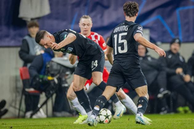 SOCCER - UEFA CL, Sturm vs Girona KLAGENFURT,AUSTRIA,27.NOV.24 - SOCCER - UEFA Champions League, SK Sturm Graz vs Girona FC. Image shows William Boving, Dimitri Lavalee (Sturm) and Viktor Tsygankov (Girona).  GEPAxpictures xMatthiasxTrinkl