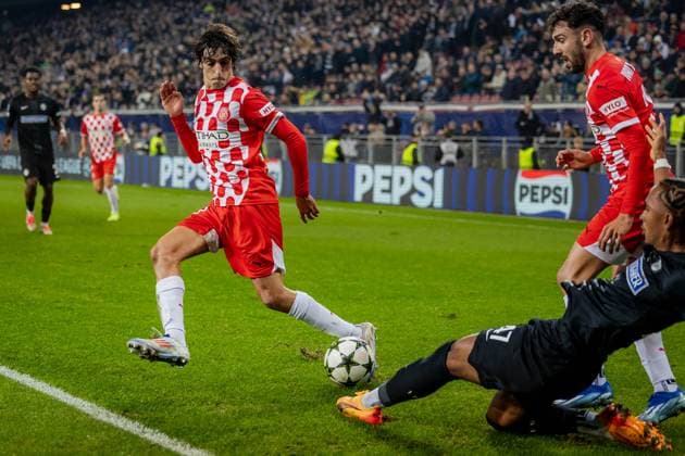 SOCCER - UEFA CL, Sturm vs Girona KLAGENFURT,AUSTRIA,27.NOV.24 - SOCCER - UEFA Champions League, SK Sturm Graz vs Girona FC. Image shows Bryan Gil (Girona), Emanuel Aiwu (Sturm) and Juanpe (Girona).  GEPAxpictures xMatthiasxTrinkl