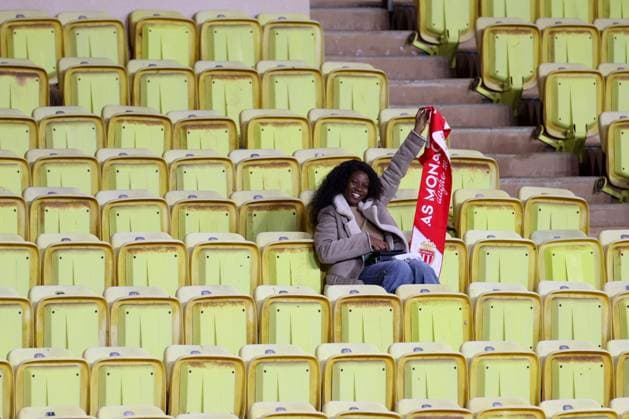 Supporter of As Monaco with team scarf during Monaco vs Benfica, UEFA Champions League football match in Monaco, Principality of Monaco, November 27 2024  Copyright: xNicolaxMastronardi IPAxSportx xix xx IPA_51919695 IPA_Agency_IPA51919695