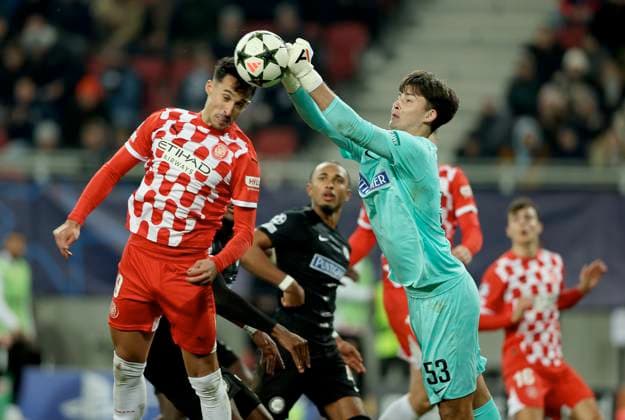 SOCCER - UEFA CL, Sturm vs Girona KLAGENFURT,AUSTRIA,27.NOV.24 - SOCCER - UEFA Champions League, SK Sturm Graz vs Girona FC. Image shows Bojan Miovski (Girona) and Daniil Khudiakov (Sturm).  GEPAxpictures xHansxOberlaender