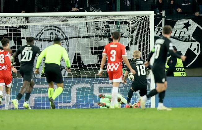 SOCCER - UEFA CL, Sturm vs Girona KLAGENFURT,AUSTRIA,27.NOV.24 - SOCCER - UEFA Champions League, SK Sturm Graz vs Girona FC. Image shows Paulo Gazzaniga, Miguel Gutierrez (Girona) and Mika Biereth (Sturm) keywords: goal.  GEPAxpictures xHansxOberlaender