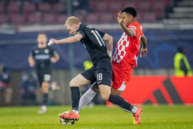 SOCCER - UEFA CL, Sturm vs Girona KLAGENFURT,AUSTRIA,27.NOV.24 - SOCCER - UEFA Champions League, SK Sturm Graz vs Girona FC. Image shows Mika Biereth (Sturm) and Jhon Solis (Girona).  GEPAxpictures xMatthiasxTrinkl