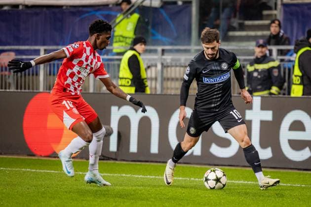 SOCCER - UEFA CL, Sturm vs Girona KLAGENFURT,AUSTRIA,27.NOV.24 - SOCCER - UEFA Champions League, SK Sturm Graz vs Girona FC. Image shows Yaser Asprilla (Girona) and Otar Kiteishvili (Sturm).  GEPAxpictures xMatthiasxTrinkl
