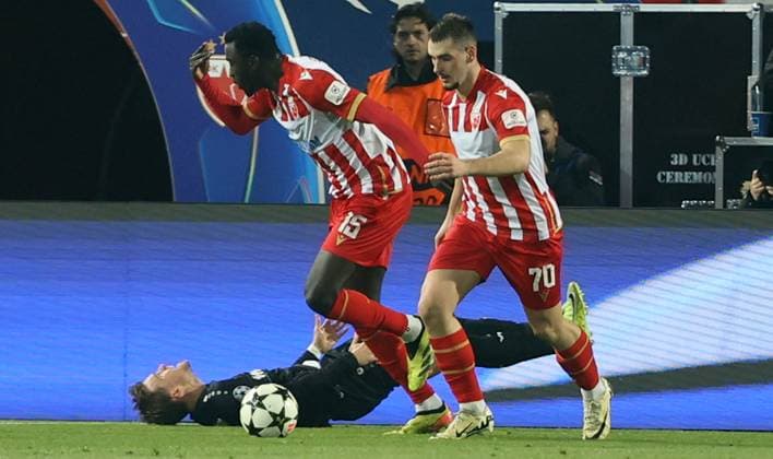 Sport Bilder des Tages 27.11.2024 Belgrade(Serbia) FK Crvena Zvezda-VfB Stuttgart Champions League men s football Maximilian Mittelstädt(behind) VfB Stuttgart react during match beside Silas (C),Ognjen Mimovic(R) Crvena Zvezda(Red Star) :S.Sandic