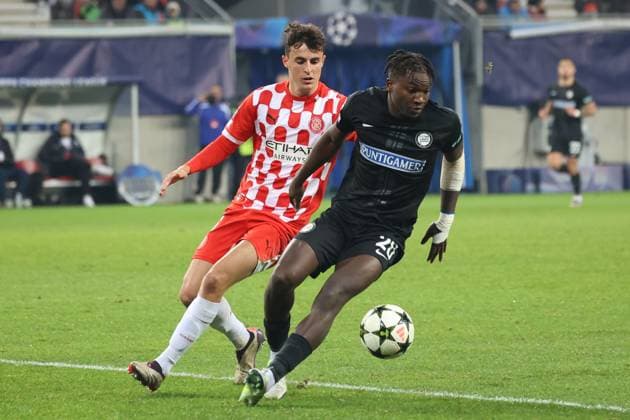 SOCCER - UEFA CL, Sturm vs Girona KLAGENFURT,AUSTRIA,27.NOV.24 - SOCCER - UEFA Champions League, SK Sturm Graz vs Girona FC. Image shows Alejandro Frances (Girona) and Seedy Jatta (Sturm).  GEPAxpictures xChrisxBauer