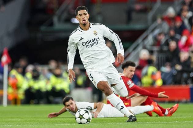 UEFA Champions League, League Phase MD5 Liverpool v Real Madrid Jude Bellingham of Real Madrid breaks with the ball during the UEFA Champions League, League Phase MD5 Liverpool v Real Madrid at Anfield, Liverpool, United Kingdom, 27th November 2024 (Photo by Mark Cosgrove News Images) Liverpool Anfield Merseyside United Kingdom Copyright: xMarkxCosgrove NewsxImagesx