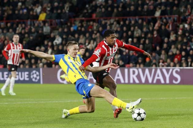 EINDHOVEN - (l-r Danylo Sikan of FK Shakhtar Donetsk scores 0-1 , ) Ryan Flamingo of PSV Eindhoven during the UEFA Champions league match between PSV Eindhoven and Shakhtar Donetsk at Phillips Stadium on Nov. 27, 2024 in Eindhoven, Netherlands. ANP Hollandse Hoogte BART STOUTJESDIJK UEFA Champions League 2024 25 League Phase MD5 2024 25 xVIxANPxSportx xBartxStoutjesdijkxIVx 514404774 originalFilename: 514404774.jpg