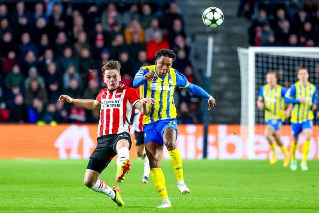 EINDHOVEN, 27-11-2024, Philips Stadium, UEFA Champions League season 2024 25, match between PSV and Sjachtar Donetsk, PSV player Matteo Dams and Sjachtar Donetsk player Kevin PSV - Sjachtar Donetsk  x26839311x Copyright:
