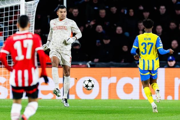 EINDHOVEN, 27-11-2024, Philips Stadium, UEFA Champions League season 2024 25, match between PSV and Sjachtar Donetsk, PSV goalkeeper Walter Benitez PSV - Sjachtar Donetsk  x26839312x Copyright:
