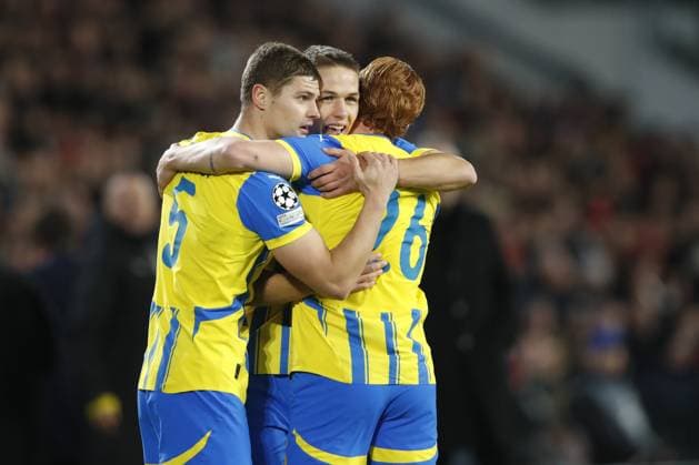 EINDHOVEN - (l-r) Valeriy Bondar of FK Shakhtar Donetsk, Danylo Sikan of FK Shakhtar Donetsk , Yukhym Konoplia of FK Shakhtar Donetsk celebrate 0-1 during the UEFA Champions league match between PSV Eindhoven and Shakhtar Donetsk at Phillips stadium on Nov. 27, 2024 in Eindhoven, Netherlands. ANP Hollandse Hoogte BART STOUTJESDIJK UEFA Champions League 2024 25 League Phase MD5 2024 25 xVIxANPxSportx xBartxStoutjesdijkxIVx 514404819 originalFilename: 514404819.jpg