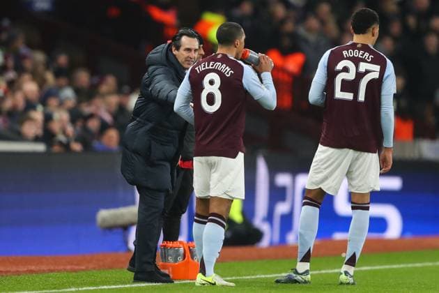 UEFA Champions League,League Phase MD5 Aston Villa v Juventus Unai Emery manager of Aston Villa gives Youri Tielemans of Aston Villa instructions during the UEFA Champions League,League Phase MD5 match Aston Villa vs Juventus at Villa Park, Birmingham, United Kingdom, 27th November 2024 (Photo by Gareth Evans News Images) Birmingham Villa Park West Midlands United Kingdom Copyright: xGarethxEvans NewsxImagesx