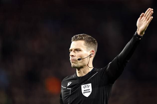 EINDHOVEN - Referee Urs Schnyder during the UEFA Champions league match between PSV Eindhoven and Shakhtar Donetsk at Phillips Stadium on Nov. 27, 2024 in Eindhoven, Netherlands. ANP MAURICE VAN STEEN UEFA Champions League 2024 25 League Phase MD5 2024 25 xVIxANPxSportx xxANPxIVx 514404986 originalFilename: 514404986.jpg
