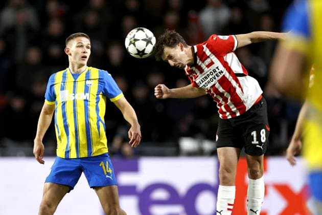 EINDHOVEN - (l-r) Danylo Sikan of FK Shakhtar Donetsk , Olivier Boscagli of PSV Eindhoven during the UEFA Champions league match between PSV Eindhoven and Shakhtar Donetsk at Phillips stadium on Nov. 27, 2024 in Eindhoven, Netherlands. ANP MAURICE VAN STEEN UEFA Champions League 2024 25 League Phase MD5 2024 25 xVIxANPxSportx xxANPxIVx 514405046 originalFilename: 514405046.jpg