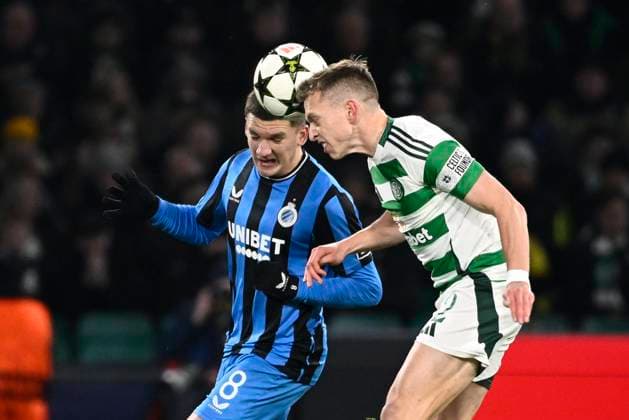 Celtic v Club Brugge - UEFA Champions League GLASGOW, SCOTLAND - NOVEMBER 27 : Tzolis Christos forward of Club Brugge and Johnston Alistair defender of Celtic FC during the UEFA Champions League phase matchday 5 between Celtic and Club Brugge on November 27, 2024 in Glasgow, Scotland, 27 11 2024 Glasgow Scotland  Copyright: xPeterxDexVoechtx