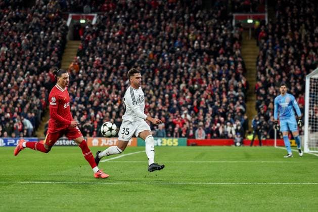 UEFA Champions League, League Phase MD5 Liverpool v Real Madrid Raul Asencio of Real Madrid clears the ball from Darwin Nunez of Liverpool during the UEFA Champions League, League Phase MD5 Liverpool v Real Madrid at Anfield, Liverpool, United Kingdom, 27th November 2024 (Photo by Mark Cosgrove News Images) Liverpool Anfield Merseyside United Kingdom Copyright: xMarkxCosgrove NewsxImagesx