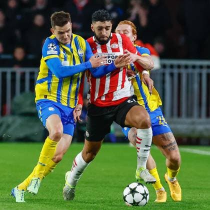 EINDHOVEN, 27-11-2024, Philips Stadium, UEFA Champions League season 2024 25, match between PSV and Sjachtar Donetsk, PSV player Ismael Saibari and Sjachtar Donetsk player Yukhym Konoplia PSV - Sjachtar Donetsk  x26839373x Copyright: