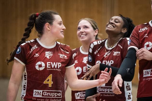 Volleyball CEV Challenge League Volley Duedingen vs SC Potsdam Duedingen , 27 11 2024 Jenna Ewert Setter, SC Potsdam, 4 Danielle Harbin Opposite, SC Potsdam, 3 Volleyball CEV Challenge League Volley Duedingen vs SC Potsdam in Duedingen , 27 11 2024 Copyright: xBEAUTIFULxSPORTS OlafxRellischx