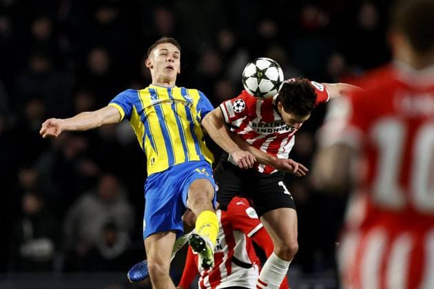 EINDHOVEN - (l-r) Danylo Sikan of FK Shakhtar Donetsk, Olivier Boscagli of PSV Eindhoven during the UEFA Champions league match between PSV Eindhoven and Shakhtar Donetsk at Phillips stadium on Nov. 27, 2024 in Eindhoven, Netherlands. ANP MAURICE VAN STEEN UEFA Champions League 2024 25 League Phase MD5 2024 25 xVIxANPxSportx xxANPxIVx 514406380 originalFilename: 514406380.jpg