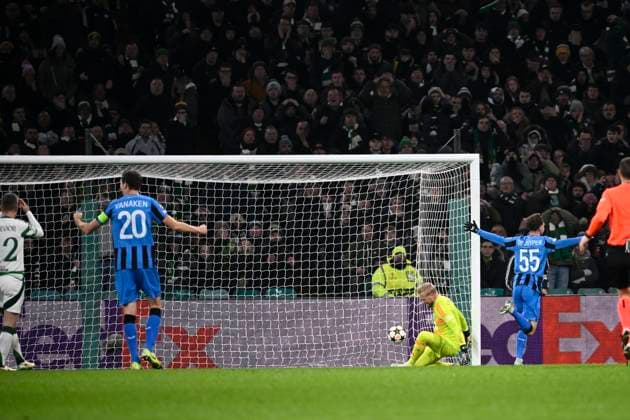 Celtic v Club Brugge - UEFA Champions League GLASGOW, SCOTLAND - NOVEMBER 27 : Carter-Vickers Cameron defender of Celtic FC scores an own goal against Schmeichel Kasper goalkeeper of Celtic FC and players of Brugge celebrate during the UEFA Champions League phase matchday 5 between Celtic and Club Brugge on November 27, 2024 in Glasgow, Scotland, 27 11 2024 Glasgow Scotland  Copyright: xPeterxDexVoechtx
