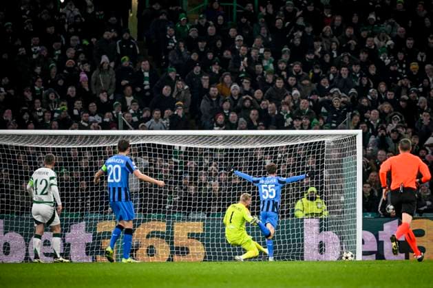 Celtic v Club Brugge - UEFA Champions League GLASGOW, SCOTLAND - NOVEMBER 27 : Carter-Vickers Cameron defender of Celtic FC scores an own goal against Schmeichel Kasper goalkeeper of Celtic FC and De Cuyper Maxim midfielder of Club Brugge celebrates during the UEFA Champions League phase matchday 5 between Celtic and Club Brugge on November 27, 2024 in Glasgow, Scotland, 27 11 2024 Glasgow Scotland  Copyright: xPeterxDexVoechtx