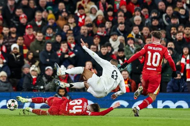 UEFA Champions League, League Phase MD5 Liverpool v Real Madrid Kylian MbappÃ of Real Madrid is challenged by Conor Bradley of Liverpool during the UEFA Champions League, League Phase MD5 Liverpool v Real Madrid at Anfield, Liverpool, United Kingdom, 27th November 2024 (Photo by Mark Cosgrove News Images) Liverpool Anfield Merseyside United Kingdom Copyright: xMarkxCosgrove NewsxImagesx