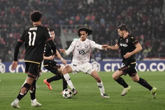 Lille s Ayyoub Bouaddi fights for the ball with Bologna s Remo Freuler during the Uefa Champions League 2024 2025 soccer match between Bologna and Lille at Renato Dall Ara Stadium - Soccer - Bologna, Italy - Wednesday November 27, 2024  Copyright: xMassimoxPaolone LaPressex