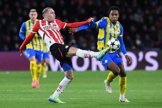 Soccer UEFA Champions League matchday 5 PSV Eindhoven Shakhtar Donetsk on 27 11 2024 at Philips Stadium in Eindhoven Rick Karsdorp Eindhoven , left Kevin Donetsk , right xRx