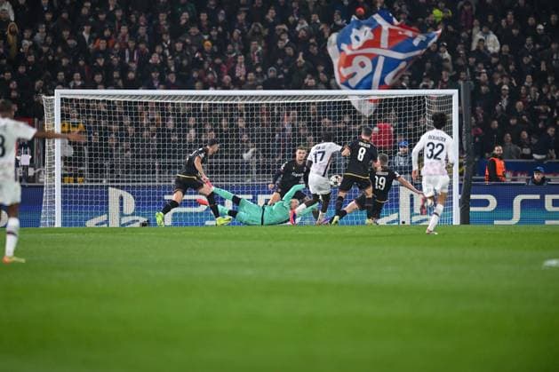 LillaÃ¢ÂÄÂ™s Ngal ayel Mukau scores a goal during Bologna FC vs LOSC Lille, UEFA Champions League football match in Bologna, Italy, November 27 2024  Copyright: xAlessioxMarini IPAxSportx xipa-ax xx IPA_51921605 IPA_Agency_IPA51921605