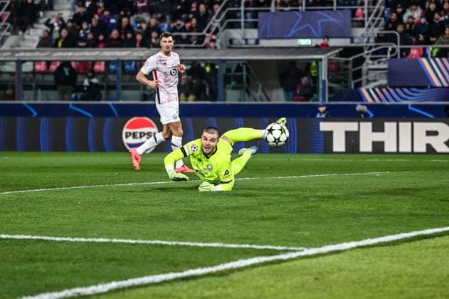LillaÃ¢ÂÄÂ™s Lucas Chevalier saves the ball during Bologna FC vs LOSC Lille, UEFA Champions League football match in Bologna, Italy, November 27 2024  Copyright: xAlessioxMarini IPAxSportx xipa-ax xx IPA_51921645 IPA_Agency_IPA51921645