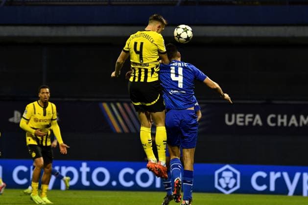 Zagreb, Croatia, November 27th 2024: Nico Schlotterbeck of Borussia Dortmund (L) in action against Raul Torrente of Dinamo Zagreb (R) during the UEFA Champions League, League phase, match between Dinamo Zagreb and Borussia Dortmund at Stadium Maksimir, Zagreb, Croatia. (Natasa Kupljenik SPP) Copyright: xNatasaxKupljenikx xSPPx spp-en-NaKuSp-NNR_1000
