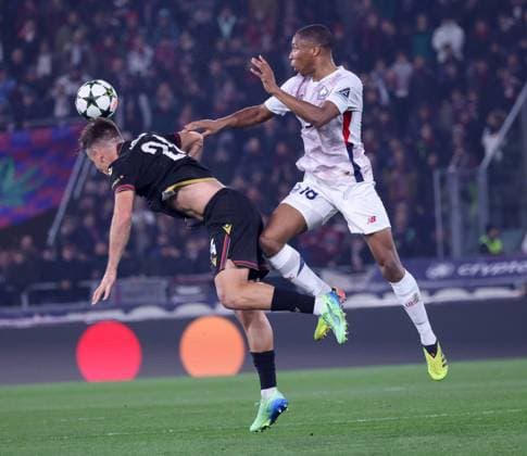 November 27, 2024, Bologna, Bologna, ITALY: During the Champions League match 27 11 2024 Football match between FC Bologna vs SC Lille at the Dall Ara stadium in Bologna..In the Photo: BafodoÂ¨DiakitoÂ¨ of Lille OSC - Thijs Dallinga of Bologna FC Bologna ITALY - ZUMAs236 20241127_aap_s236_062 Copyright: xFabioxSassox