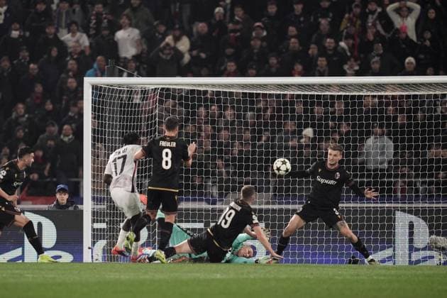 Lille s Ngal ayel Mukau goal 0-1 during the Uefa Champions League 2024 2025 soccer match between Bologna and Lille at Renato Dall Ara Stadium - Soccer - Bologna, Italy - Wednesday November 27, 2024  Copyright: xMassimoxPaolone LaPressex