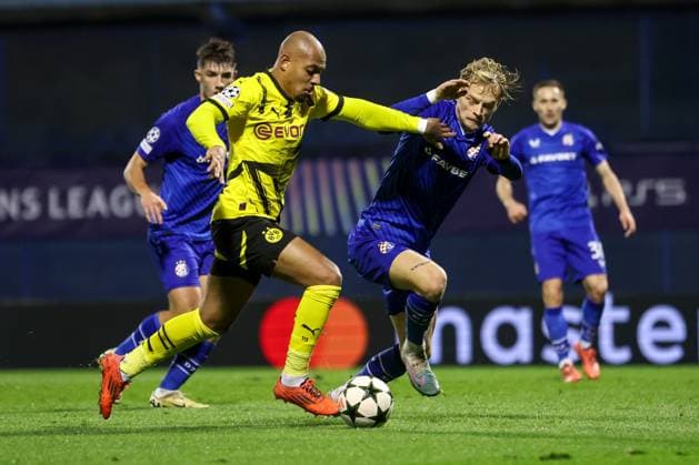 GNK Dinamo v Borussia Dortmund - UEFA Champions League 2024 25 League Phase MD5 Donyell Malen of Borussia Dortmund competes for the ball with Maxime Bernauer of Dinamo Zagrebduring the UEFA Champions League 2024 25 League Phase MD5 match between GNK Dinamo Zagreb and Borussia Dortmund at Maksimir stadium on November 27, 2024 in Zagreb, Croatia.  LukaxStanzl PIXSELL