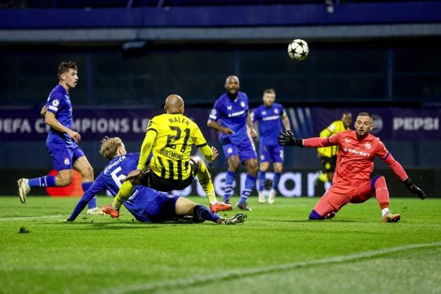 GNK Dinamo v Borussia Dortmund - UEFA Champions League 2024 25 League Phase MD5 Goalkeeper of Dinamo Zagreb Danijel Zagorac blocks a goal from Donyell Malen of Borussia Dortmund during the UEFA Champions League 2024 25 League Phase MD5 match between GNK Dinamo Zagreb and Borussia Dortmund at Maksimir stadium on November 27, 2024 in Zagreb, Croatia.  LukaxStanzl PIXSELL