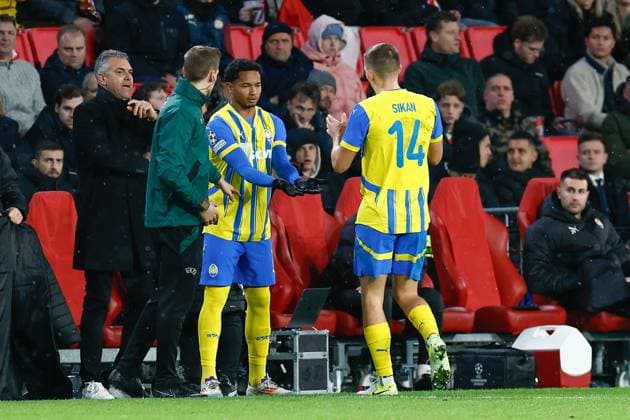 EINDHOVEN, 27-11-2024, Philips Stadium, UEFA Champions League season 2024 25, match between PSV and Sjachtar Donetsk, Sjachtar Donetsk player Eguinaldo for Sjachtar Donetsk player Danylo Sikan PSV - Sjachtar Donetsk  x26839868x Copyright: