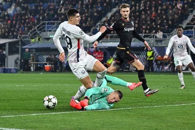 Lukasz Skorupski (bologna FC) good save on Matias Fernandez-Pardo (Lille) during Bologna FC vs LOSC Lille, UEFA Champions League football match in Bologna, Italy, November 27 2024  Copyright: xGianlucaxRicci IPAxSportx xipa-ax xx IPA_51922001 IPA_Agency_IPA51922001
