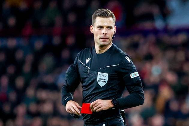 EINDHOVEN, 27-11-2024, Philips Stadium, UEFA Champions League season 2024 25, match between PSV and Sjachtar Donetsk, Referee Urs Schnyder shows red card to Sjachtar Donetsk player Pedro Henrique PSV - Sjachtar Donetsk  x26839944x Copyright: