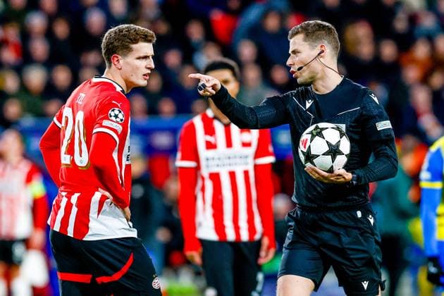 EINDHOVEN, 27-11-2024, Philips Stadium, UEFA Champions League season 2024 25, match between PSV and Sjachtar Donetsk, Referee Urs Schnyder PSV - Sjachtar Donetsk  x26839962x Copyright: